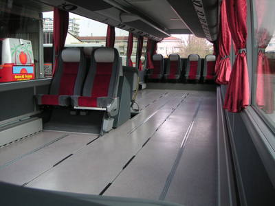 Innenraum Setra S 415 HD Rollstuhlversion mit ausgebauten Sitzen